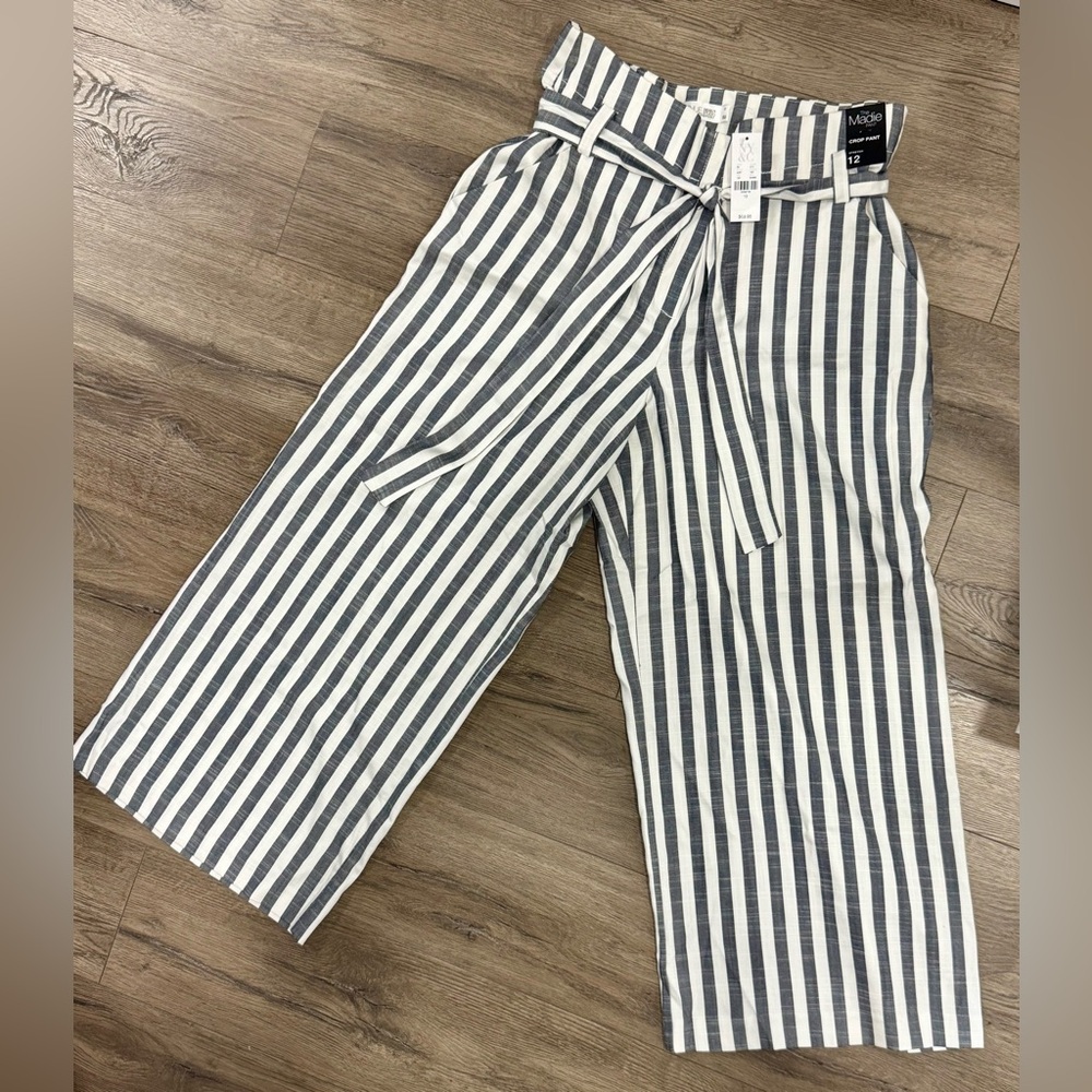 New York & Company Size 12 Madie Wide-Leg Capri Pant-Grand Sapphire Stripe